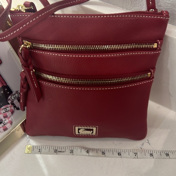 Dooney & Bourke Pebble Grain Triple Gold Zipper Crossbody Red Leather Purse EUC - Picture 3 of 14